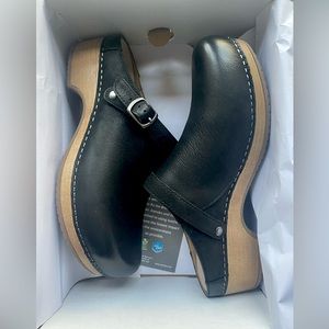 Dansko Clog - Berry Burnished Nubuck - Black - 39 - NWT